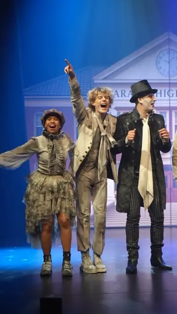 Vos mots, vos retours et vos sourires à la sortie du spectacle comptent énormément pour nous.