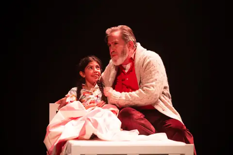 Ely et son grand-père, à l’heure du coucher