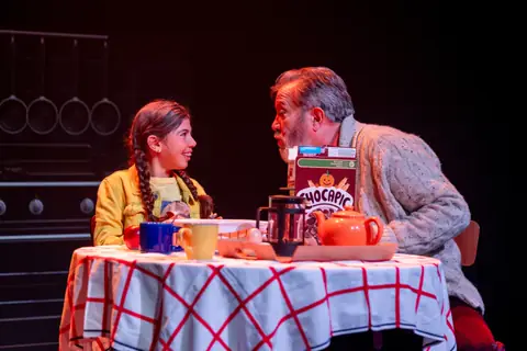 Le petit-déjeuner d’Ely et de son grand-père